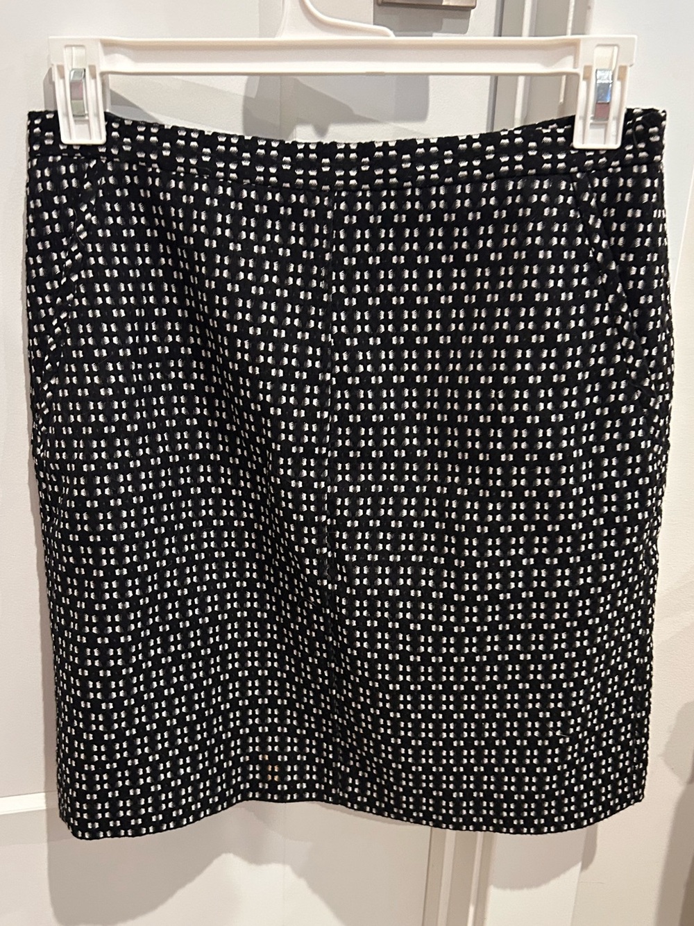 Anne Klein Black and White Patterned Pencil Skirt